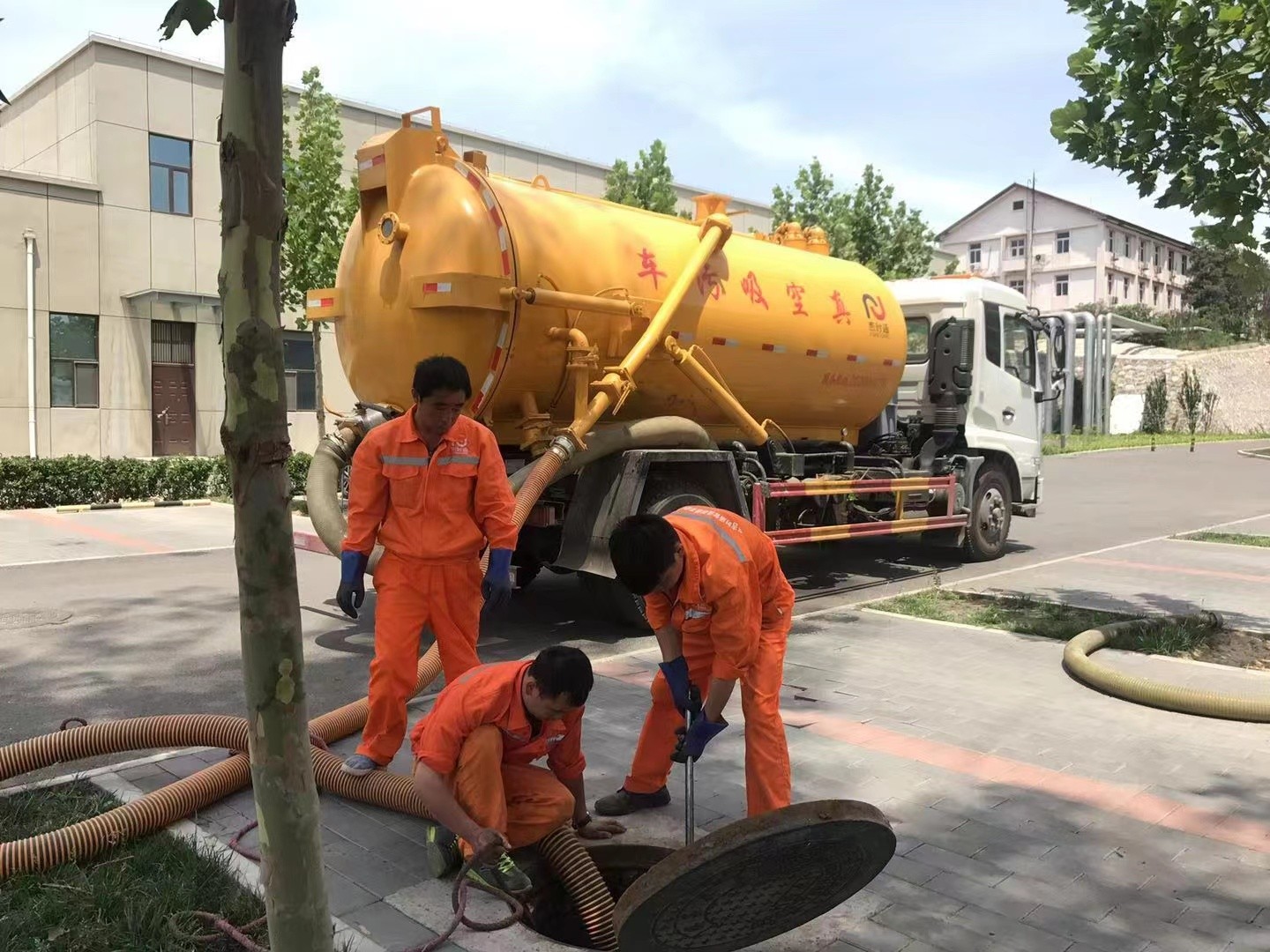 吴忠化粪池清理与5-8吨吸粪车施工效率分析
